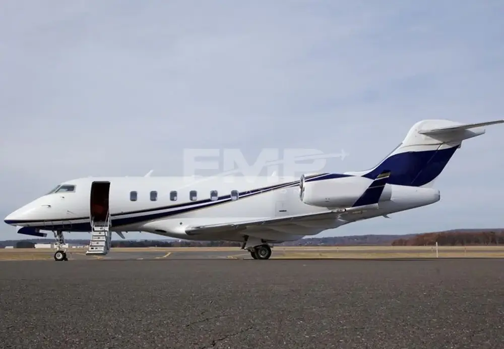 7412/bombardier-challenger-300-2004-flightmarket-id-7412-05080.webp