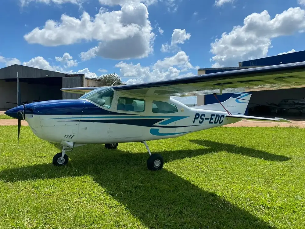7339/cessna-210-centurion-1977-flightmarket-id-7339-05261.webp
