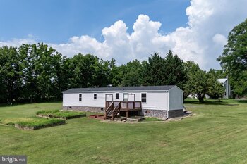 Thumbnail of mobile home lot
