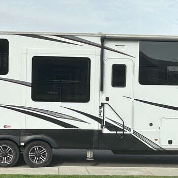 Thumbnail of RV