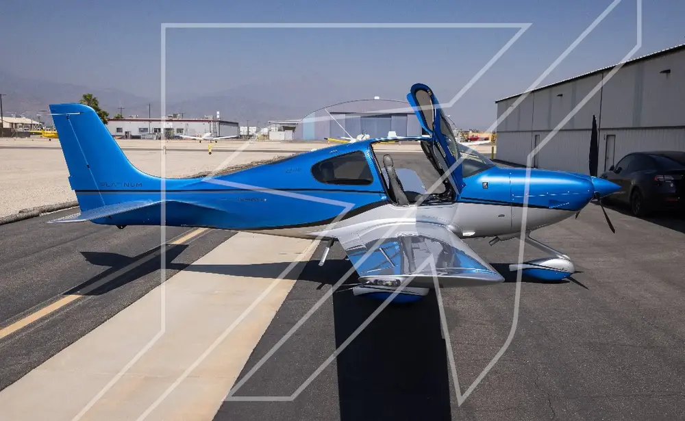 7134/cirrus-sr22-g5-2016-flightmarket-id-7134-09013.webp