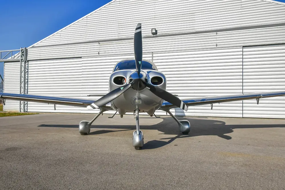 7561/cirrus-sr22-g5-2014-flightmarket-id-7561-05343.webp