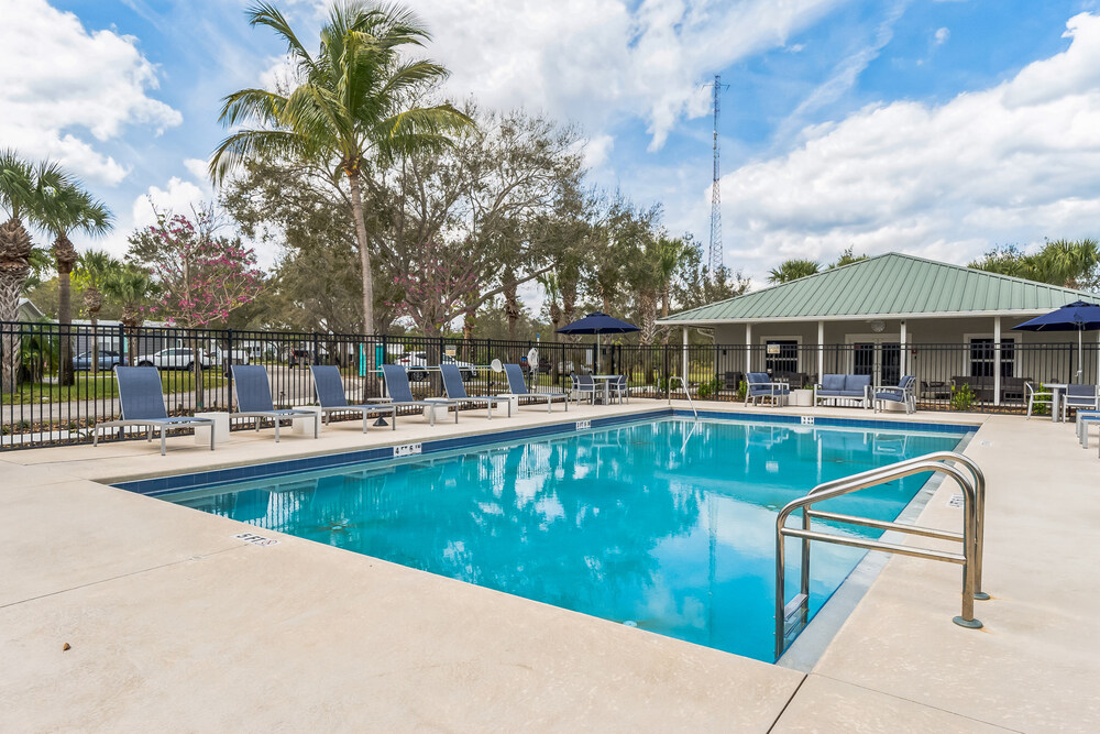 142847 Online DSC061922048x1365 (1).JPG