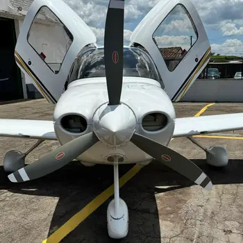 7439/cirrus-sr20-g2-2005-flightmarket-id-7439-28580.webp