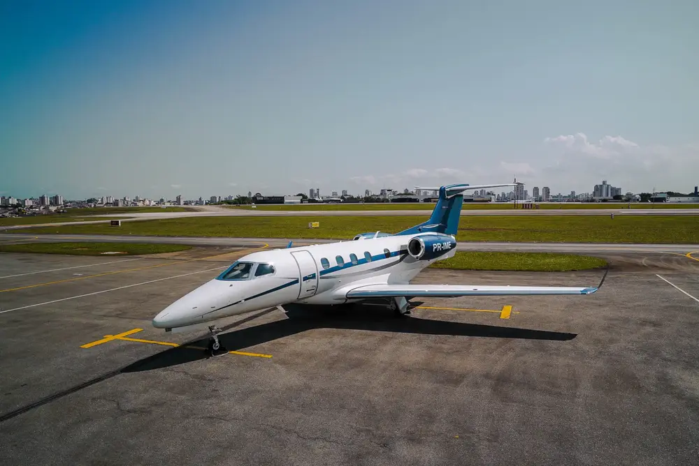 7464/embraer-phenom-300-2014-flightmarket-id-7464-16267.webp