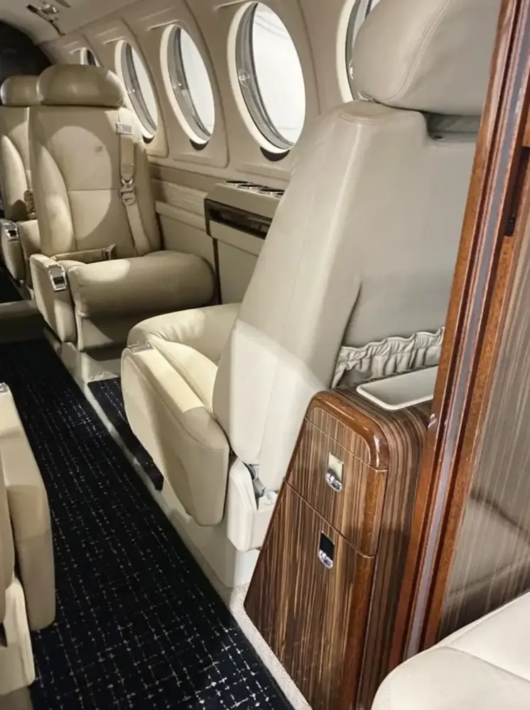 7740/beechcraft-king-air-250-2016-flightmarket-id-7740-02185.webp