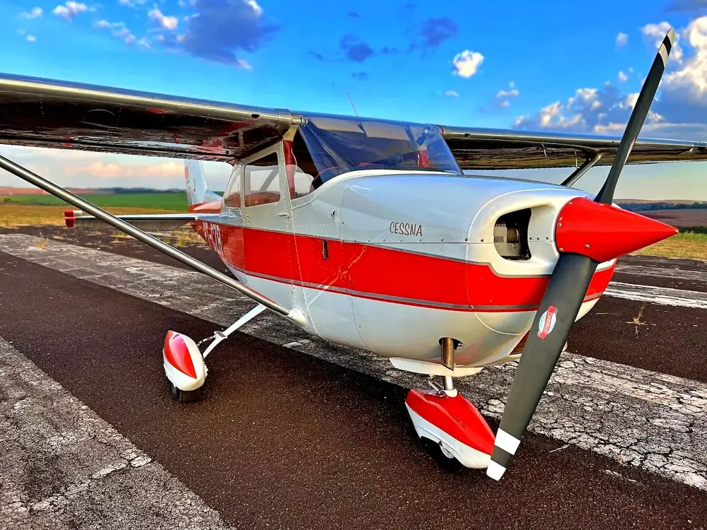 6898/cessna-172h-skyhawk-1967-flightmarket-id-6898-55115.webp