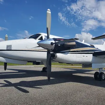 7432/beechcraft-king-air-350-2000-flightmarket-id-7432-48340.webp