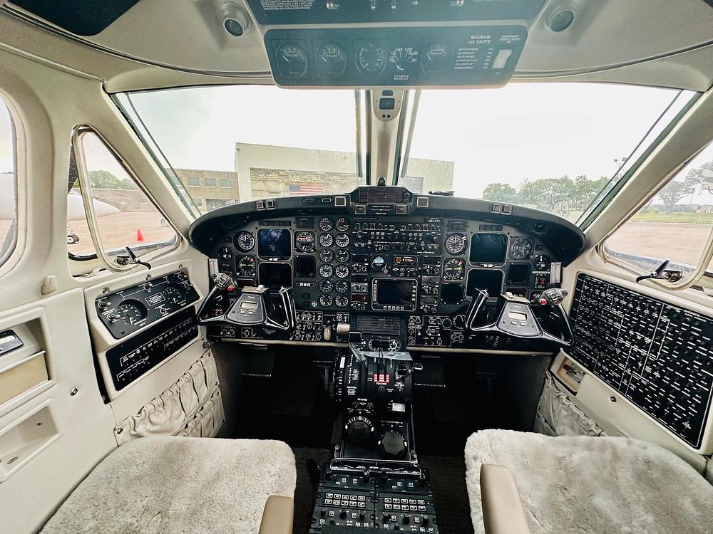 Cockpit.jpg