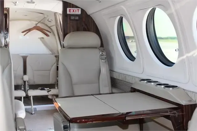 7529/beechcraft-king-air-250-2014-flightmarket-id-7529-26125.webp
