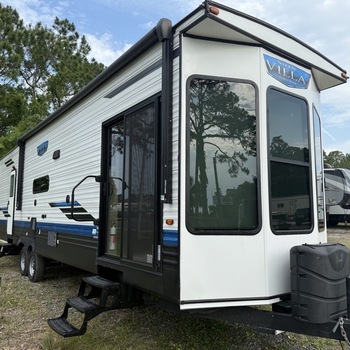 Thumbnail of RV