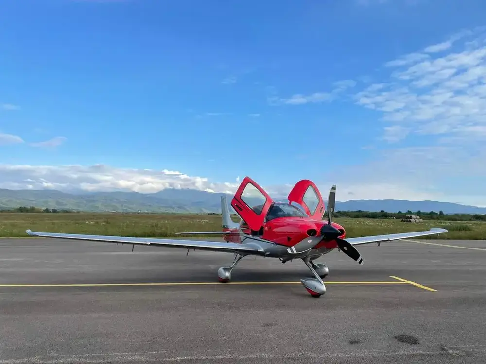 6959/cirrus-sr22-g6-turbo-2019-flightmarket-id-6959-13532.webp