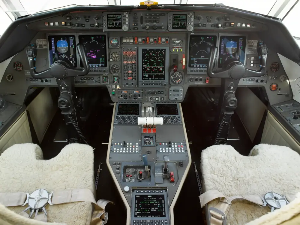 7153/dassault-falcon-2000-1999-flightmarket-id-7153-30551.webp