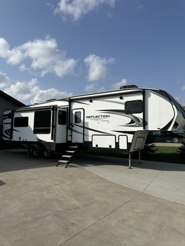 Thumbnail of RV