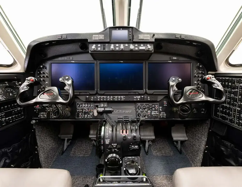 7105/beechcraft-king-air-360-2022-flightmarket-id-7105-19373.webp