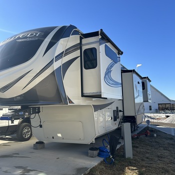 Thumbnail of RV