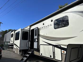 Thumbnail of RV
