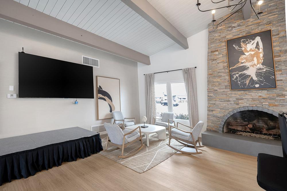 17 3700 Buchanan St Riverside CA 92503 USA Living room AW3I9898