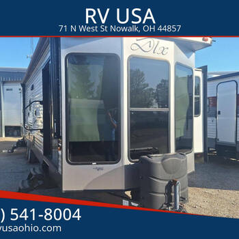 Thumbnail of RV