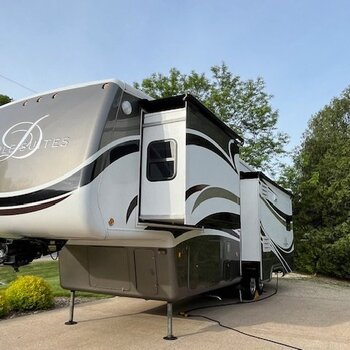 Thumbnail of RV