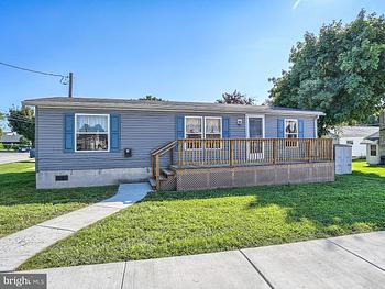 Thumbnail of mobile home