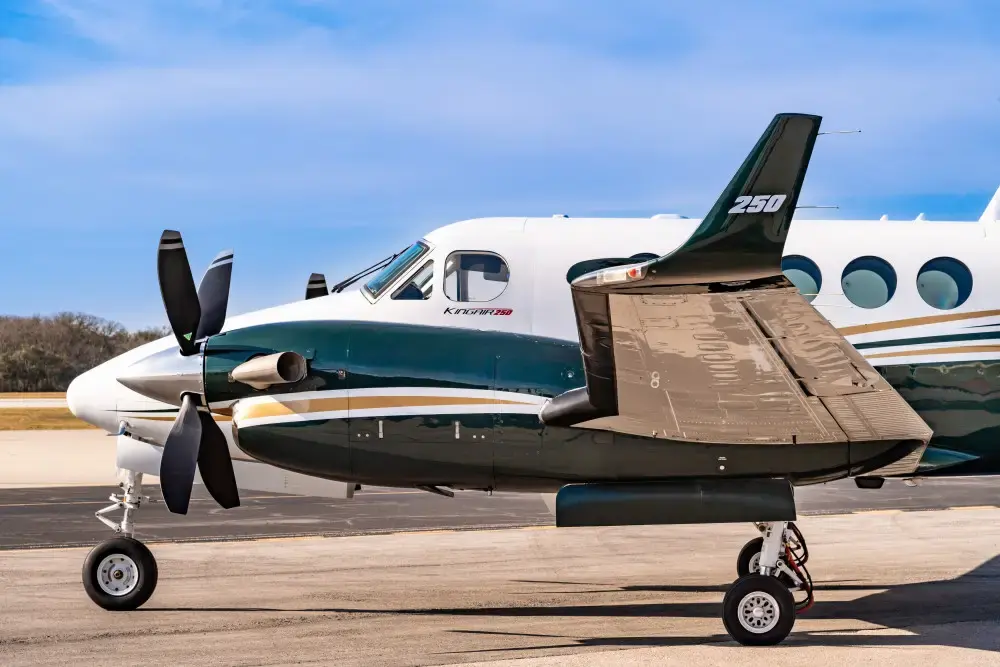 7529/beechcraft-king-air-250-2014-flightmarket-id-7529-26123.webp