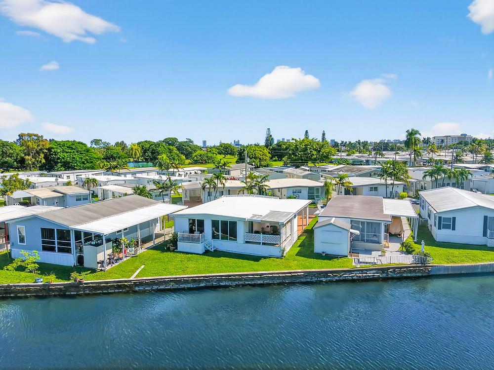 EDIT 48 3318 Orange Street Hollywood FL USA Exterior MAX 0013