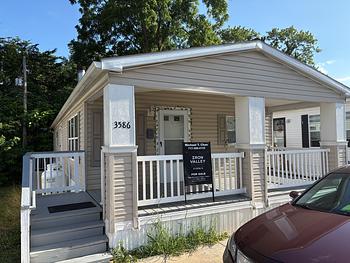 Thumbnail of mobile home