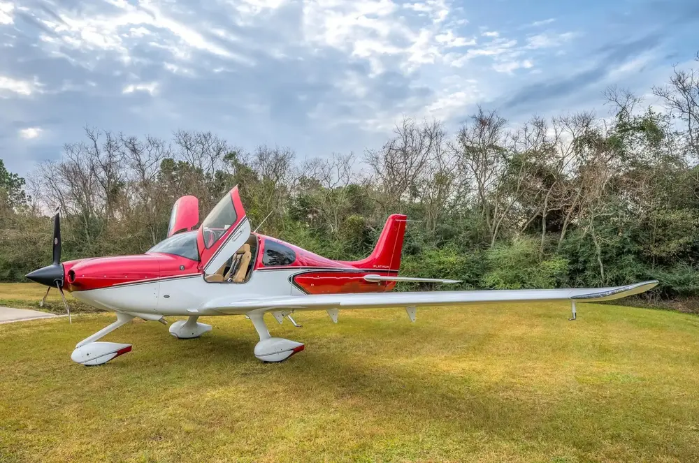 7594/cirrus-sr22-g6-2023-flightmarket-id-7594-06081.webp