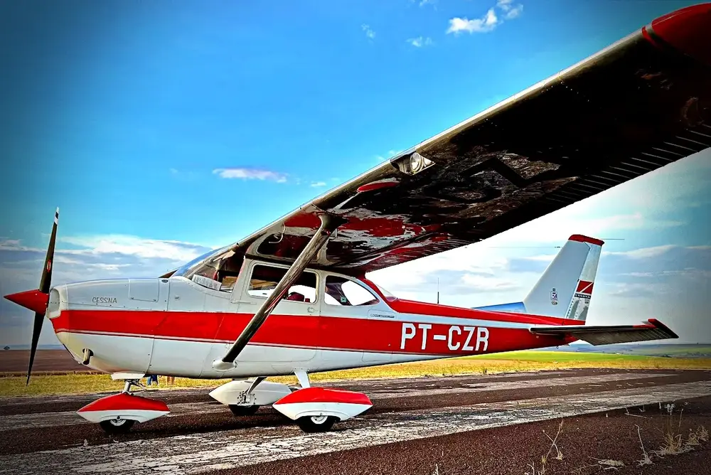 6898/cessna-172h-skyhawk-1967-flightmarket-id-6898-54561.webp