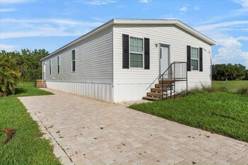 Thumbnail of mobile home