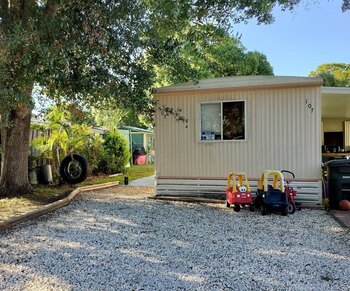 Thumbnail of mobile home