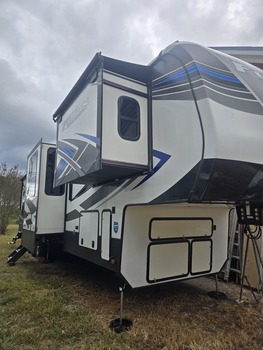 Thumbnail of RV