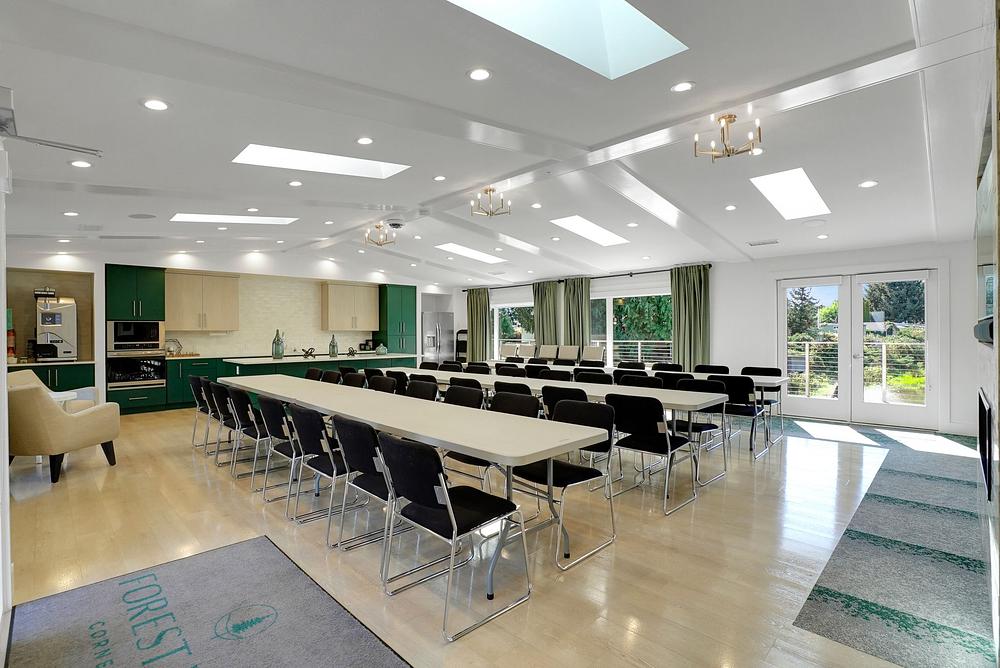 34 570 N 10th Ave Cornelius OR 97113 USA Dining room DSC09230