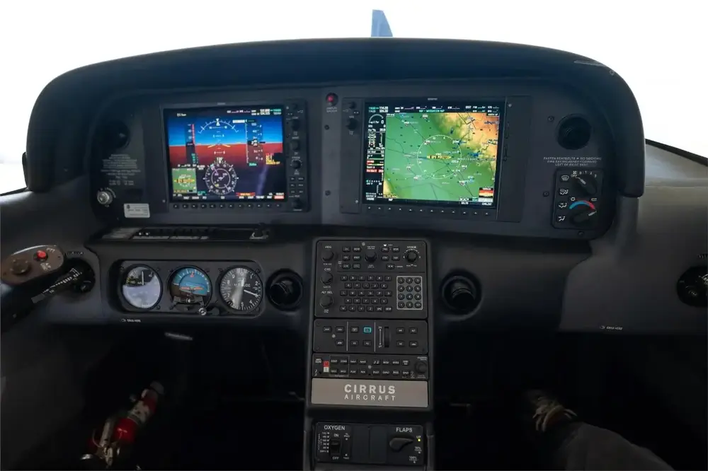 7425/cirrus-sr22-g5-turbo-2015-flightmarket-id-7425-32574.webp