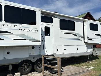 Thumbnail of RV