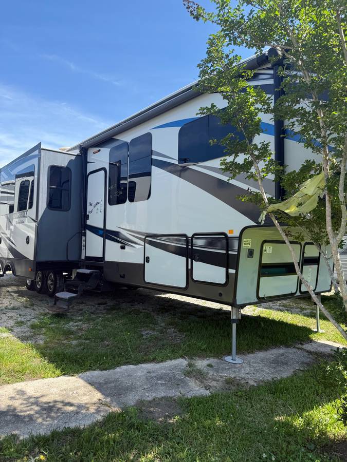 Photo of Rv