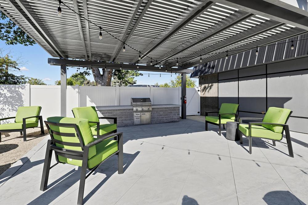21 10647 W Macaw Ln Exterior 1692