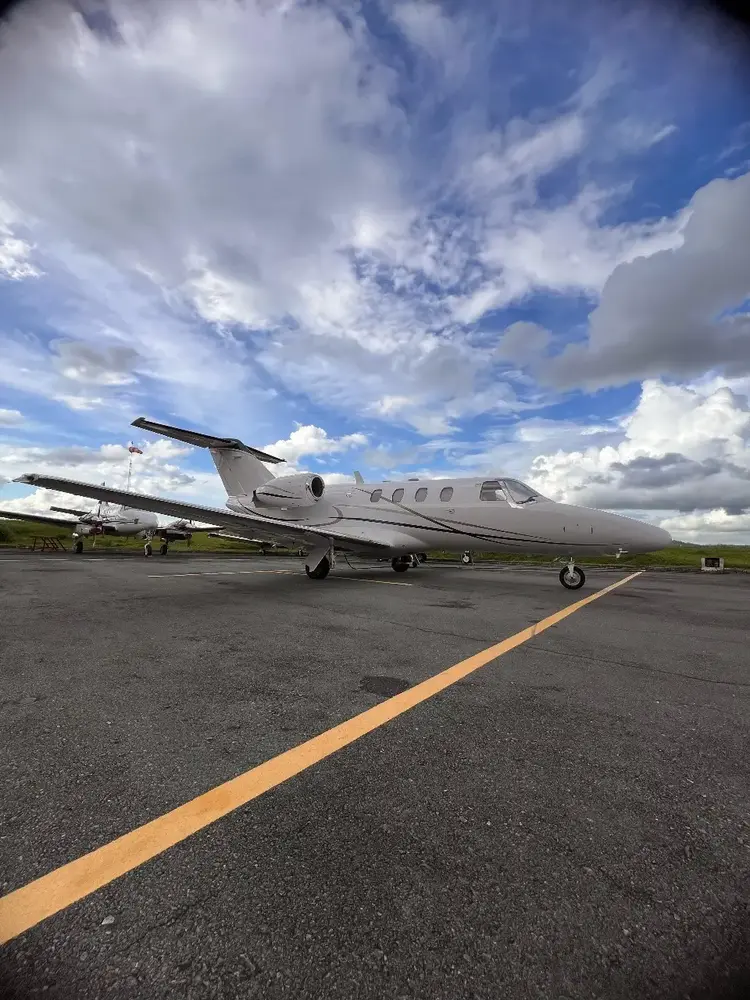 7550/cessna-citation-jet-525-1998-flightmarket-id-7550-00373.webp