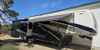Thumbnail of RV