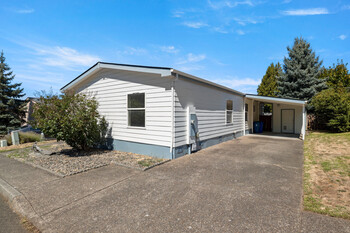 Photo of 3 Bed 2 Bath 1996 Doublewide