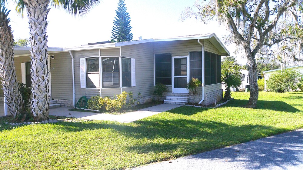 Lake Griffin Harbor Village