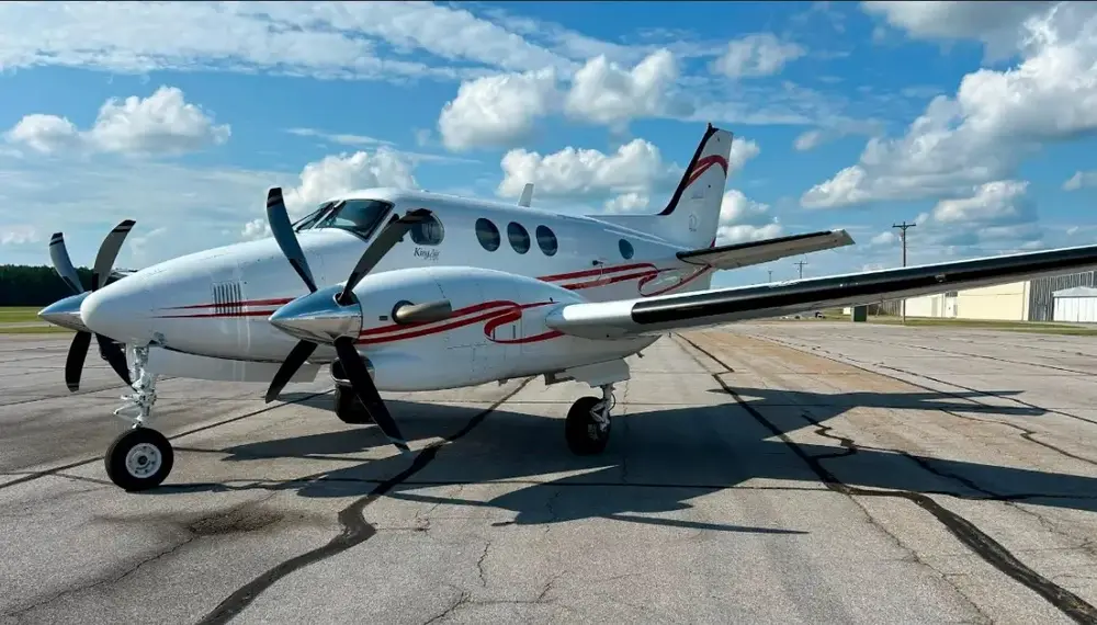 7192/beechcraft-king-air-c90b-2005-flightmarket-id-7192-01061.webp