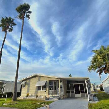 Photo of Easy Access to Amenities With Large Private Workspace Garage