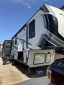 Thumbnail of RV