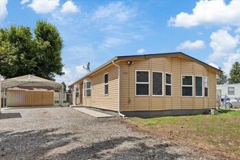 Thumbnail of mobile home