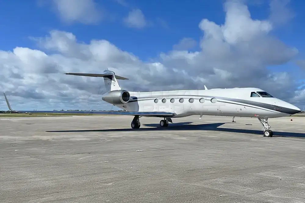 7779/gulfstream-g550-2005-flightmarket-id-7779-22190.webp