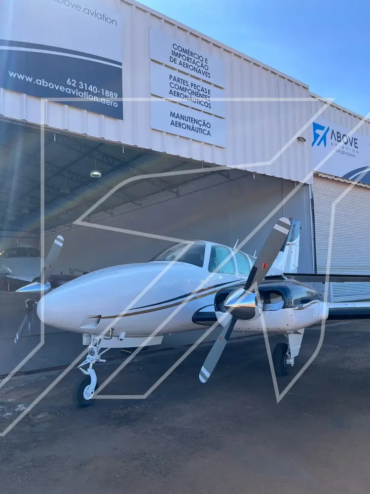 7125/beechcraft-baron-e55-1975-flightmarket-id-7125-10381.webp