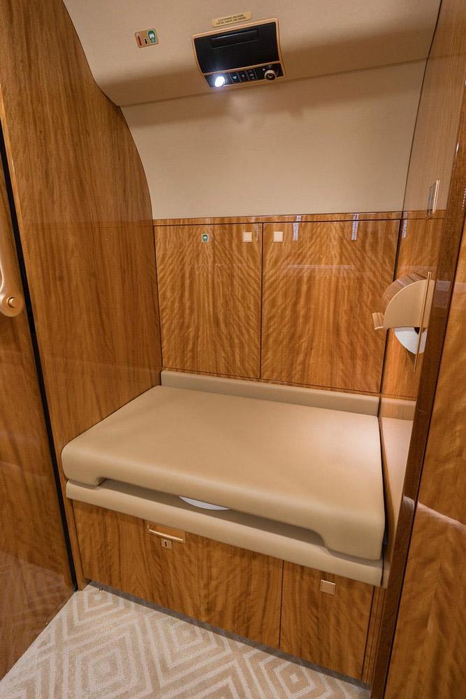 09-interior5_6188_N82A.jpg