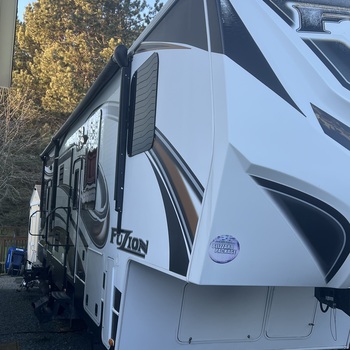 Thumbnail of RV